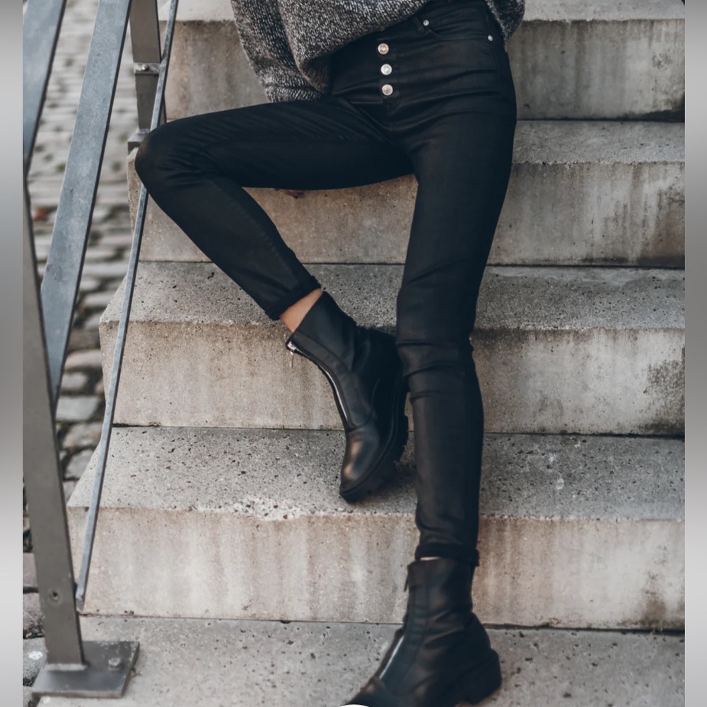 Mikuta The Black Coated Jean | 29 NWT